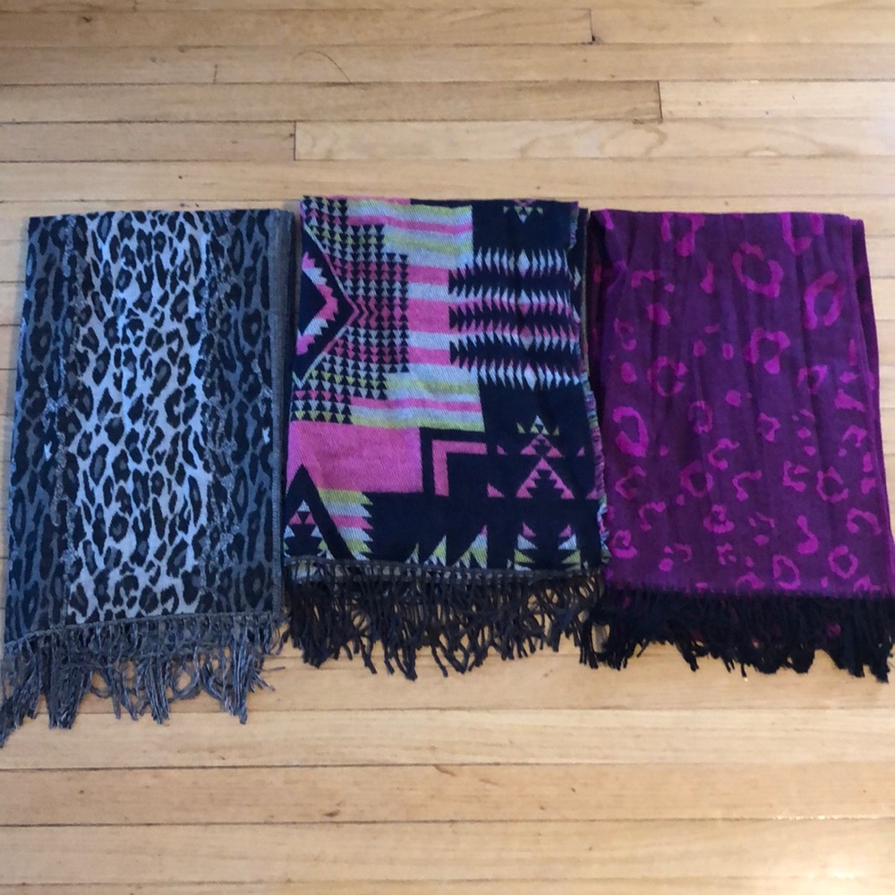 Scarf lot
